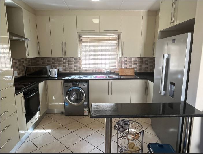 4 Bedroom Property for Sale in Blue Hills Gauteng