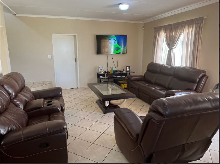 4 Bedroom Property for Sale in Blue Hills Gauteng