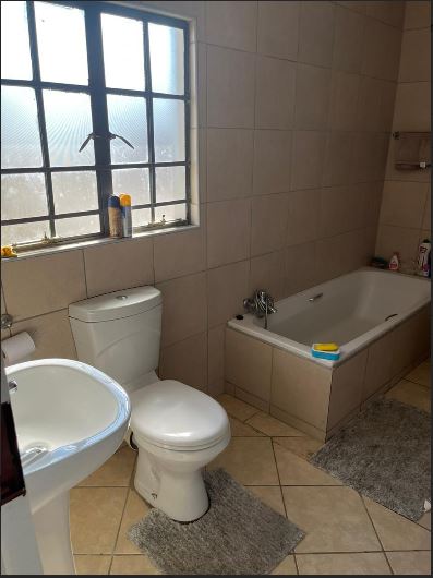 4 Bedroom Property for Sale in Blue Hills Gauteng