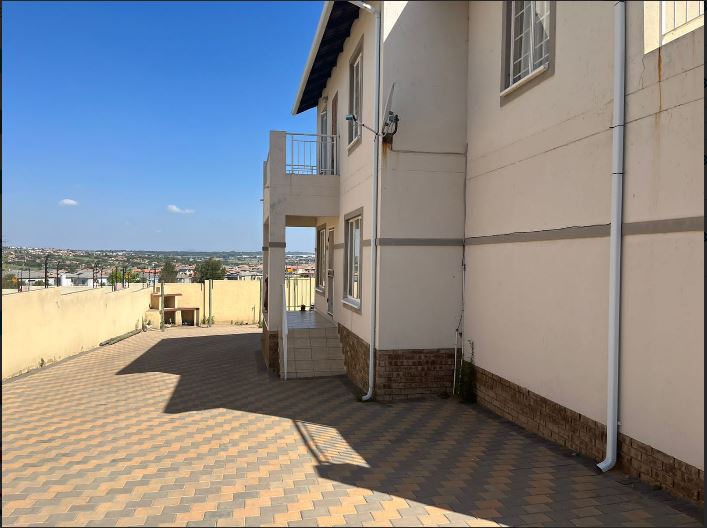 4 Bedroom Property for Sale in Blue Hills Gauteng