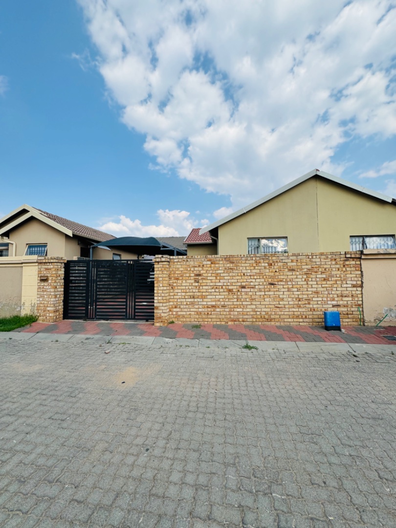 2 Bedroom Property for Sale in Fleurhof Gauteng