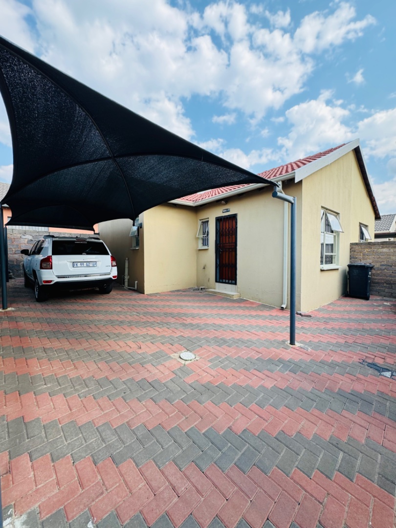 2 Bedroom Property for Sale in Fleurhof Gauteng