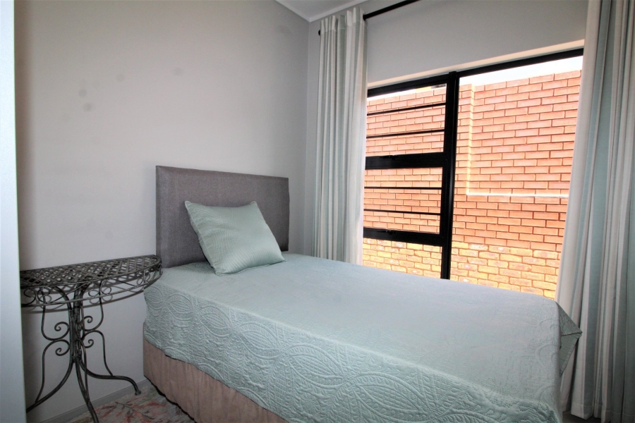 4 Bedroom Property for Sale in Rooihuiskraal North Gauteng