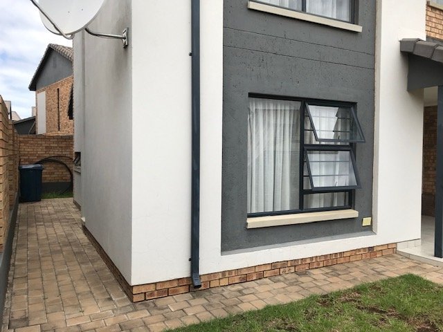 3 Bedroom Property for Sale in Rooihuiskraal North Gauteng