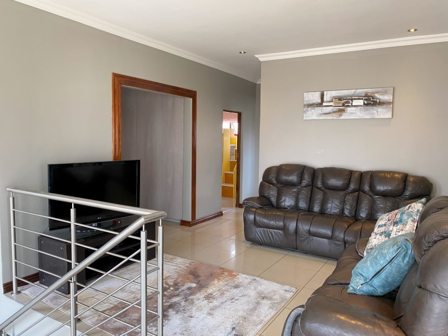 5 Bedroom Property for Sale in Silver Stone Country Estate Gauteng