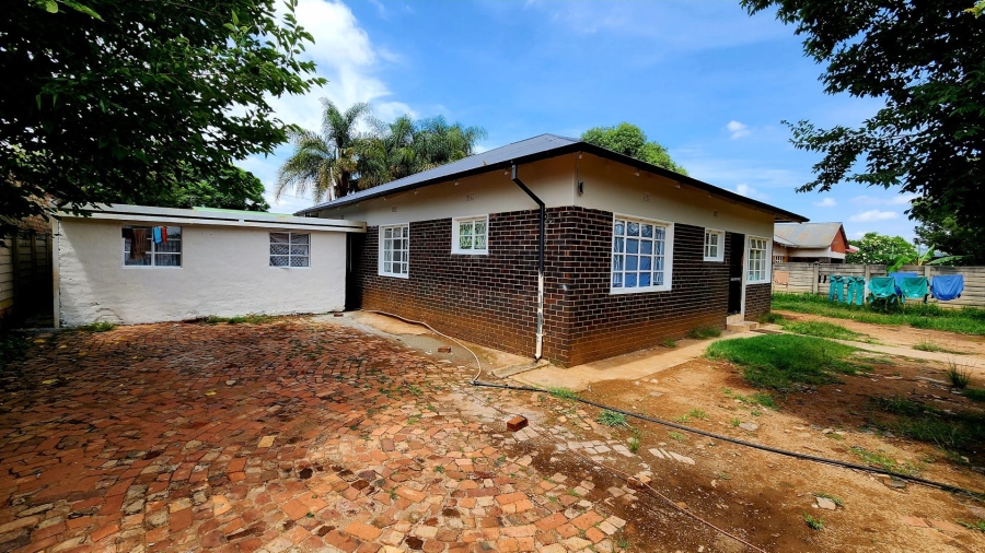 14 Bedroom Property for Sale in Lindo Park Gauteng