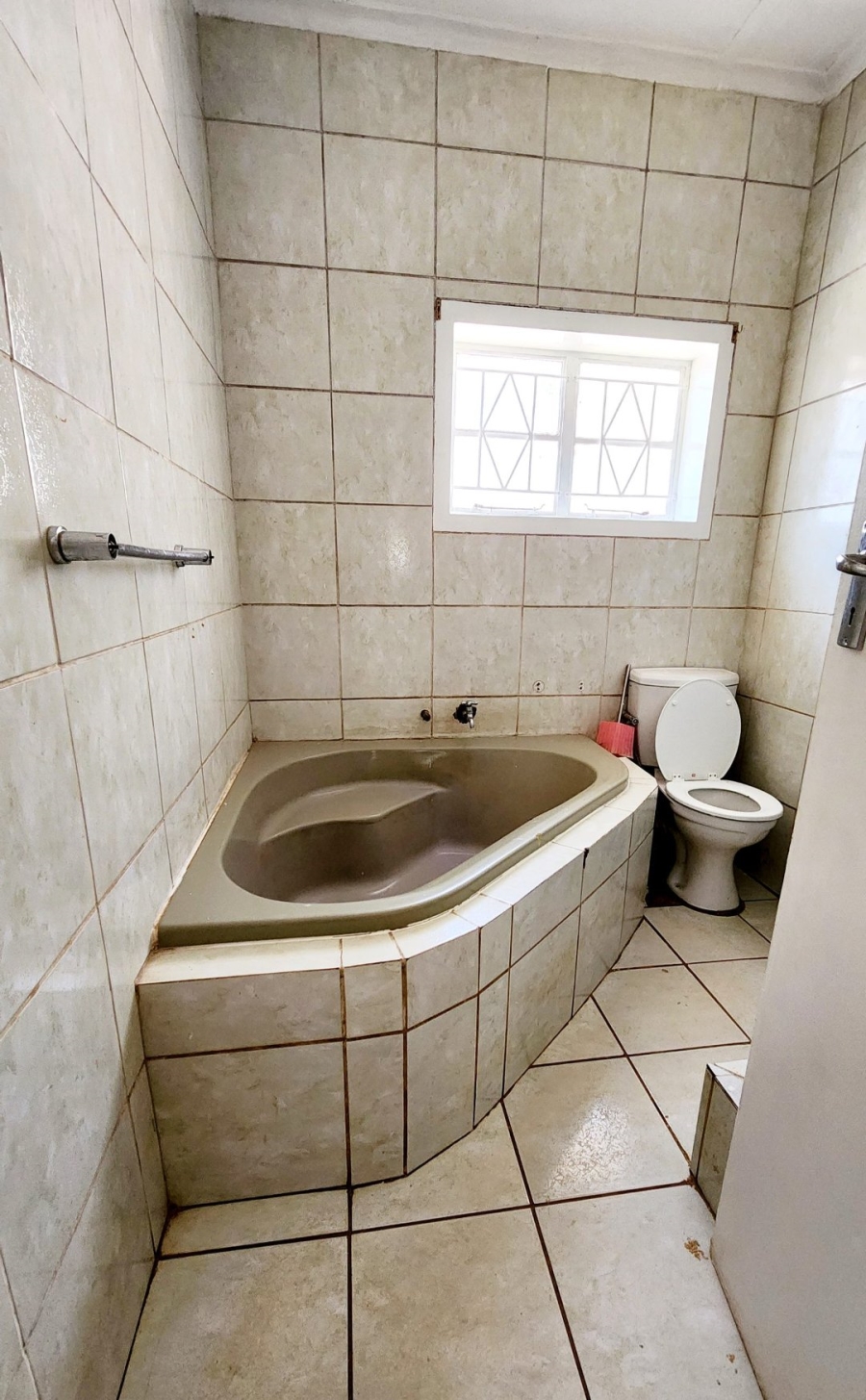 14 Bedroom Property for Sale in Lindo Park Gauteng