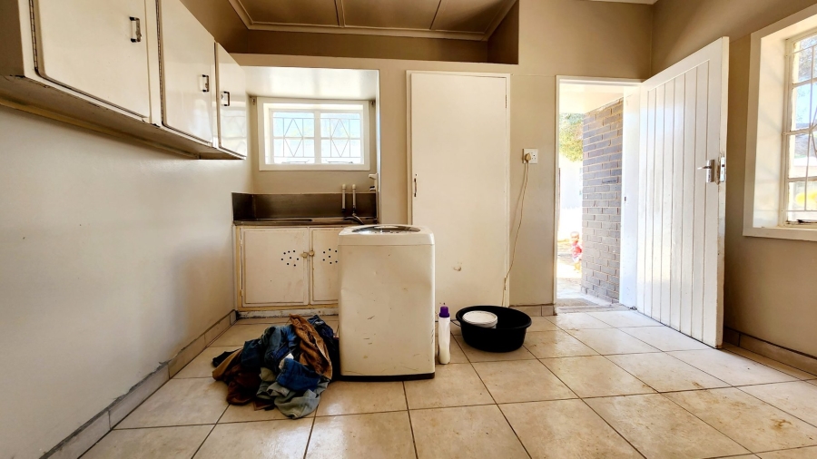 14 Bedroom Property for Sale in Lindo Park Gauteng