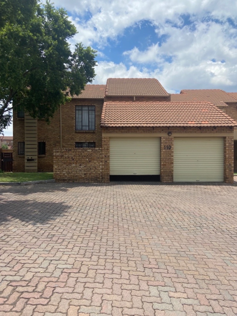 To Let  Bedroom Property for Rent in Eco Park Gauteng