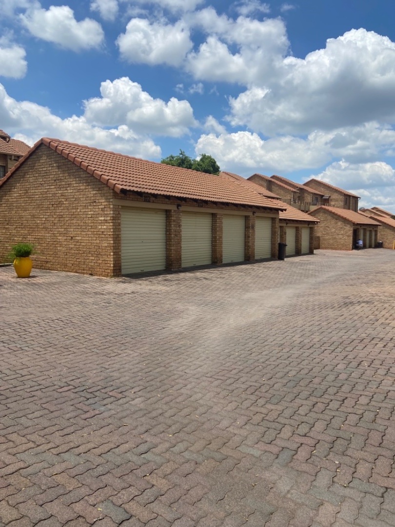 To Let  Bedroom Property for Rent in Eco Park Gauteng