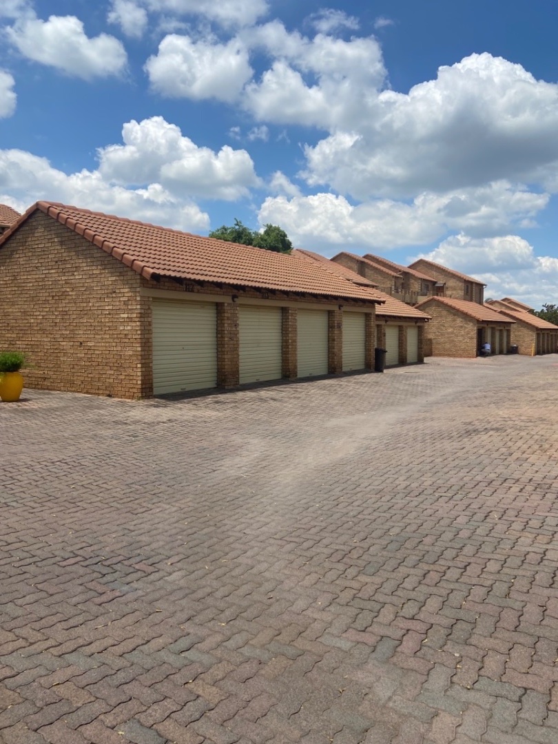 To Let  Bedroom Property for Rent in Eco Park Gauteng