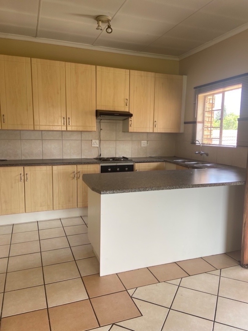 To Let  Bedroom Property for Rent in Eco Park Gauteng