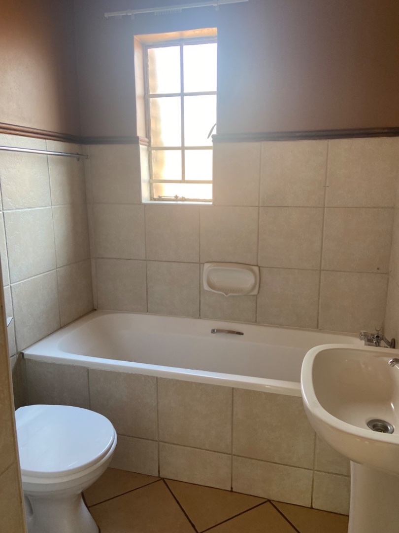 To Let  Bedroom Property for Rent in Eco Park Gauteng