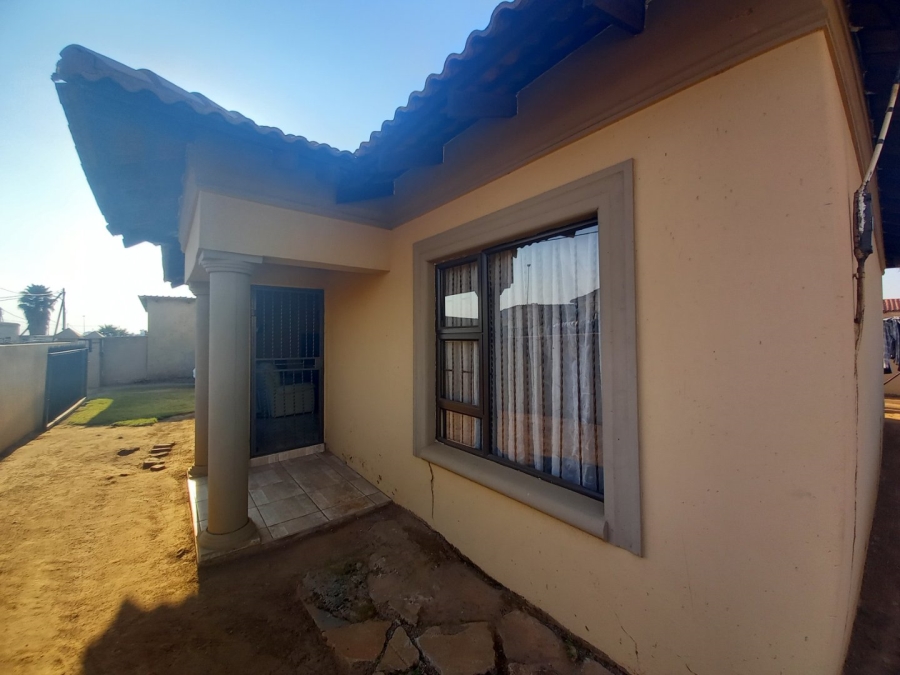 2 Bedroom Property for Sale in Langaville Gauteng