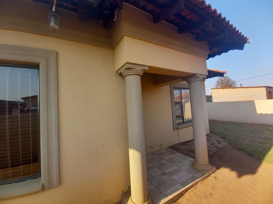 2 Bedroom Property for Sale in Langaville Gauteng