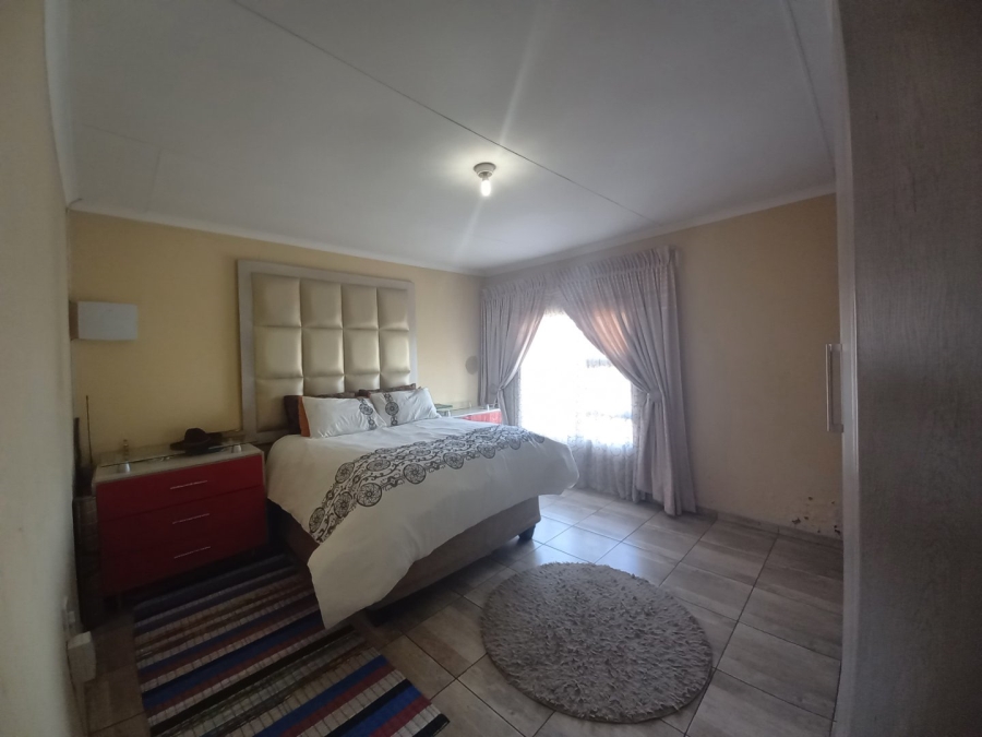 2 Bedroom Property for Sale in Langaville Gauteng