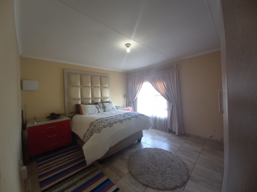 2 Bedroom Property for Sale in Langaville Gauteng