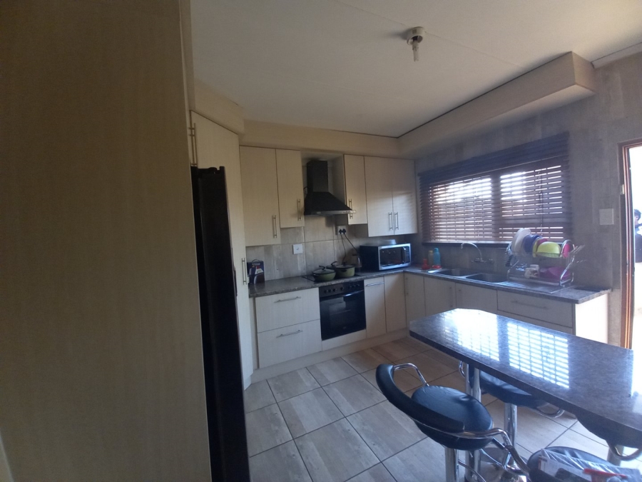 2 Bedroom Property for Sale in Langaville Gauteng