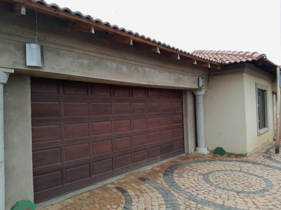 2 Bedroom Property for Sale in Langaville Gauteng