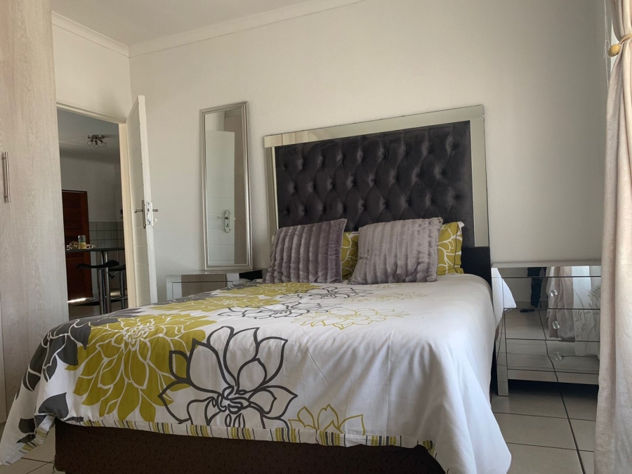 2 Bedroom Property for Sale in Norton Small Farms Gauteng
