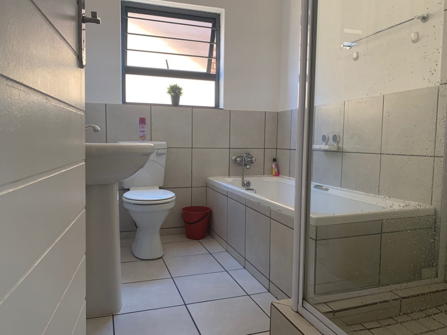 2 Bedroom Property for Sale in Norton Small Farms Gauteng