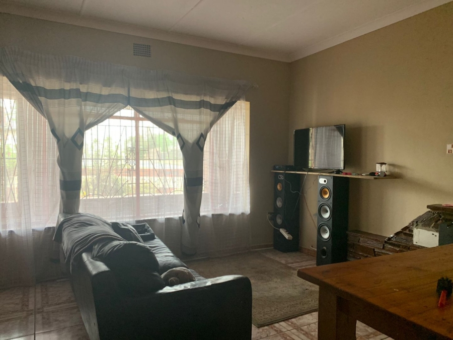5 Bedroom Property for Sale in Reigerpark Gauteng