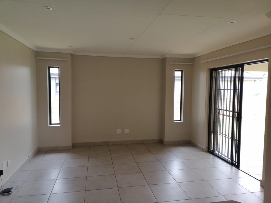 To Let 3 Bedroom Property for Rent in Lion Pride Gauteng