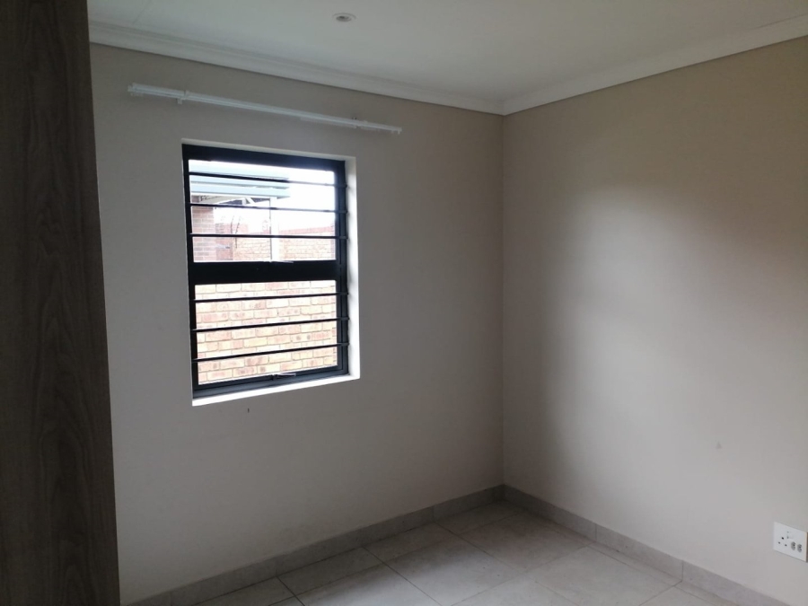 To Let 3 Bedroom Property for Rent in Lion Pride Gauteng