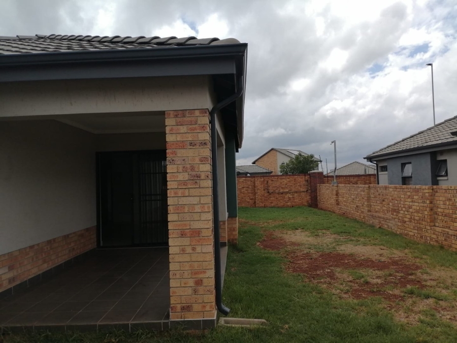 To Let 3 Bedroom Property for Rent in Lion Pride Gauteng