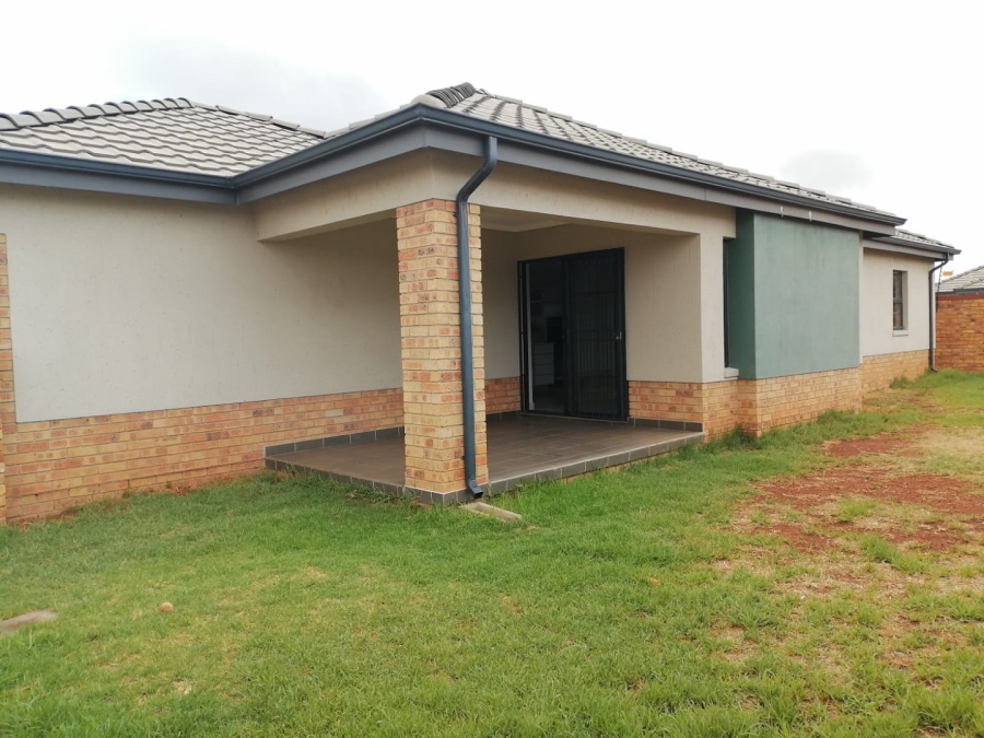 To Let 3 Bedroom Property for Rent in Lion Pride Gauteng