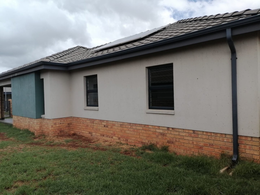 To Let 3 Bedroom Property for Rent in Lion Pride Gauteng