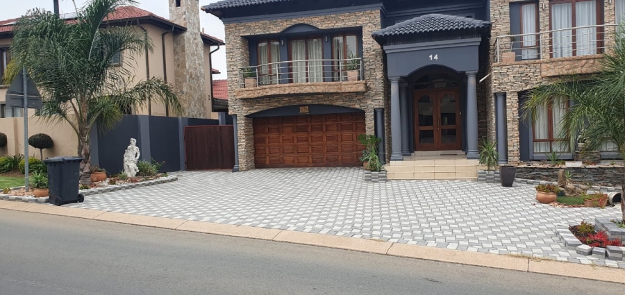 4 Bedroom Property for Sale in Blue Valley Golf Estate Gauteng