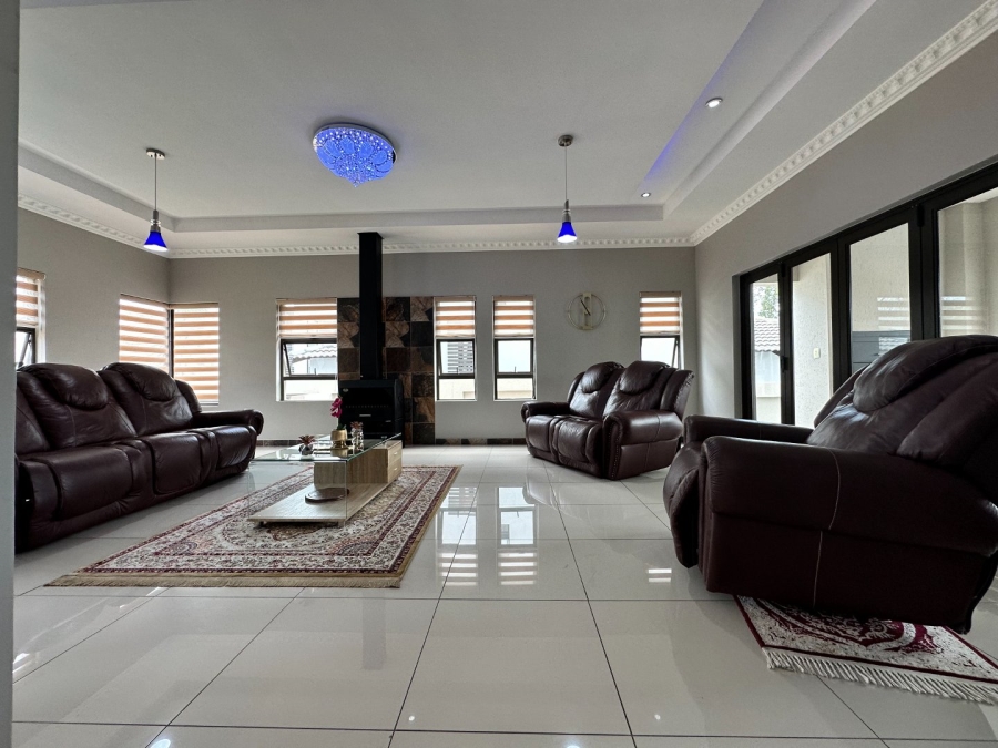 5 Bedroom Property for Sale in Blue Valley Golf Estate Gauteng