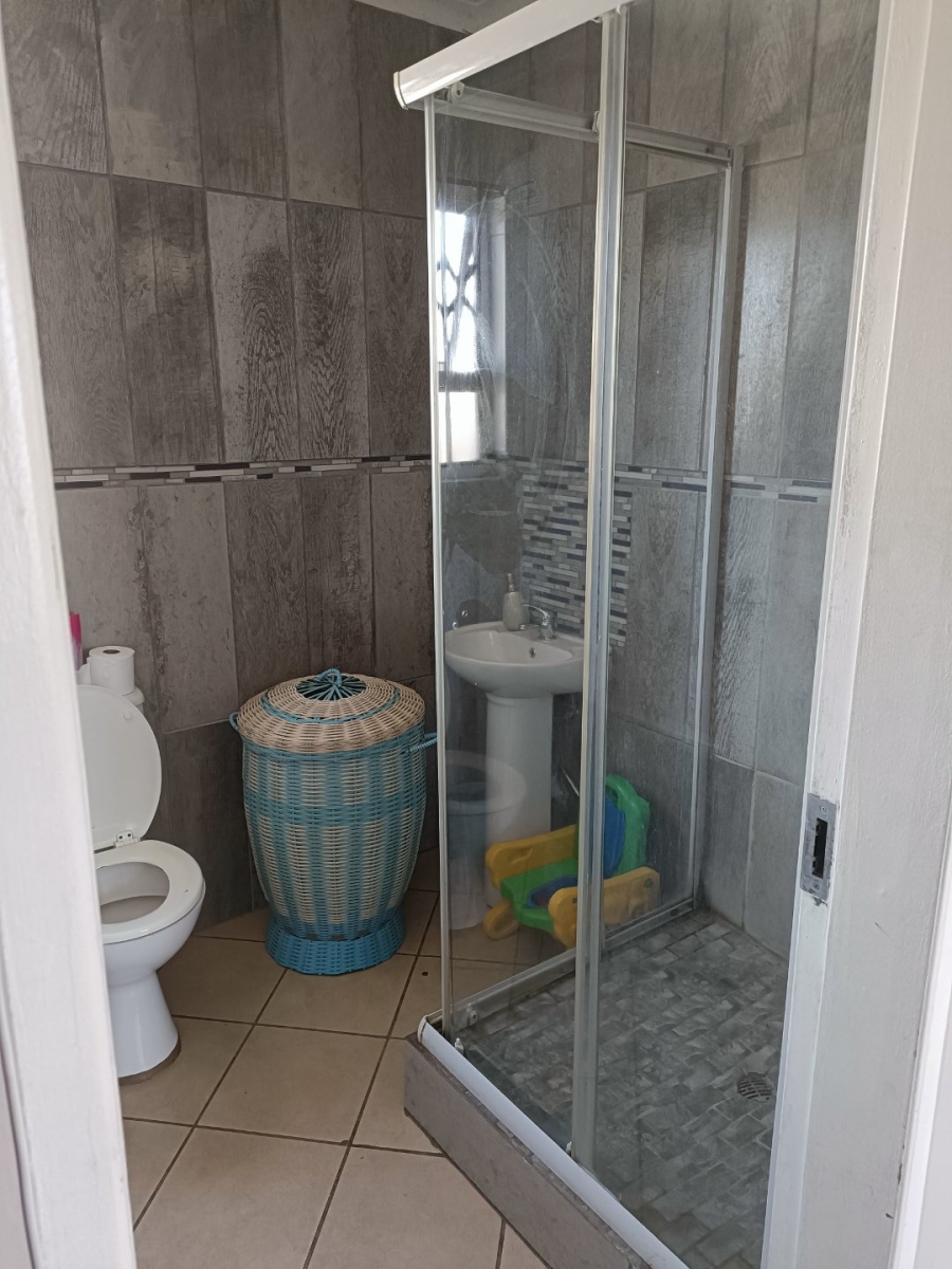 2 Bedroom Property for Sale in Azaadville Gardens Gauteng