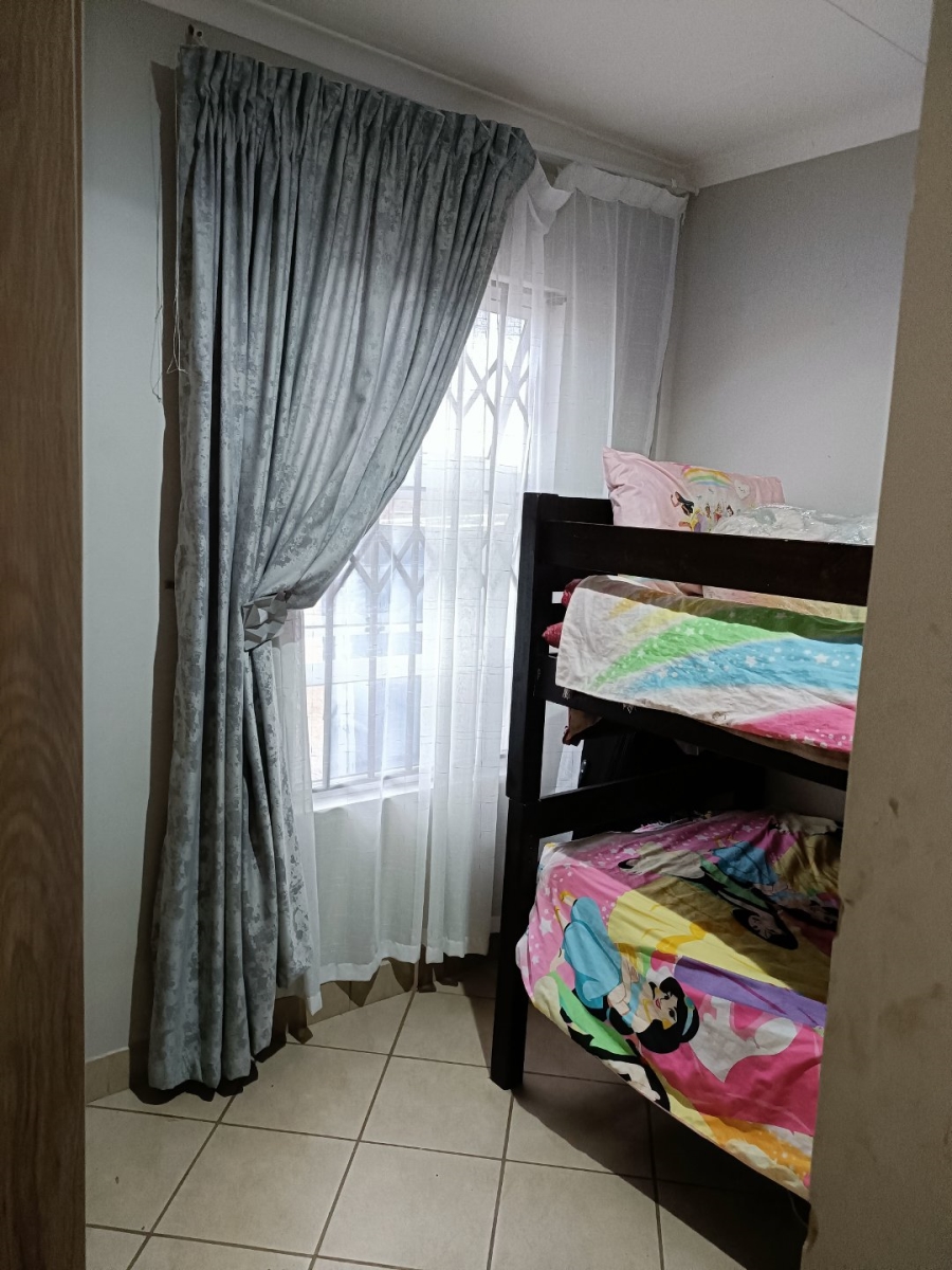 2 Bedroom Property for Sale in Azaadville Gardens Gauteng