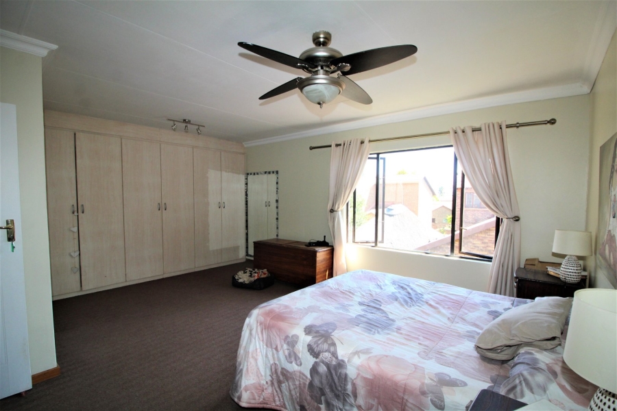 To Let 3 Bedroom Property for Rent in Amberfield Crest Estate Gauteng