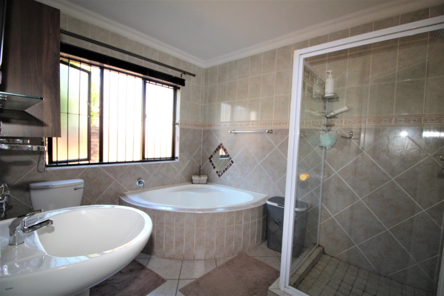 To Let 3 Bedroom Property for Rent in Amberfield Crest Estate Gauteng