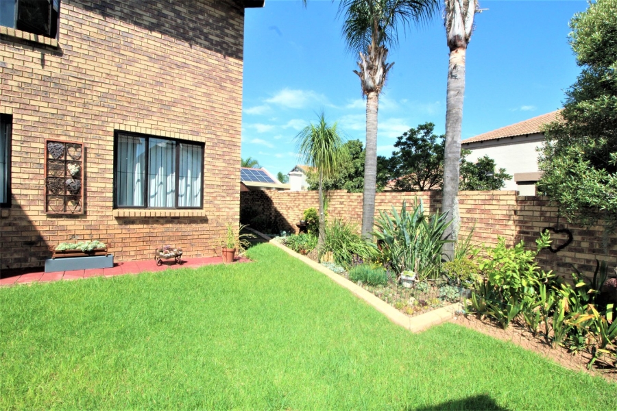 To Let 3 Bedroom Property for Rent in Amberfield Crest Estate Gauteng