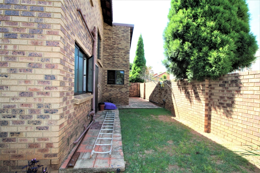 To Let 3 Bedroom Property for Rent in Amberfield Crest Estate Gauteng