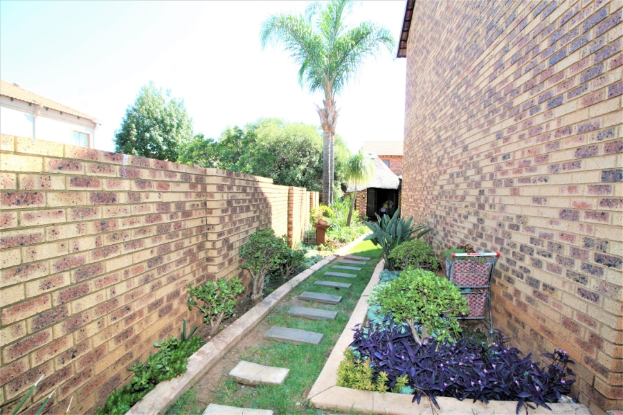 To Let 3 Bedroom Property for Rent in Amberfield Crest Estate Gauteng