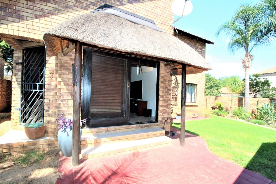 To Let 3 Bedroom Property for Rent in Amberfield Crest Estate Gauteng