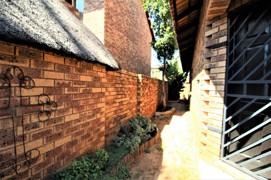 To Let 3 Bedroom Property for Rent in Amberfield Crest Estate Gauteng