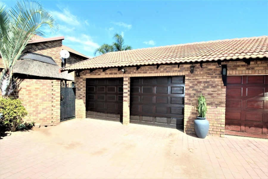 To Let 3 Bedroom Property for Rent in Amberfield Crest Estate Gauteng