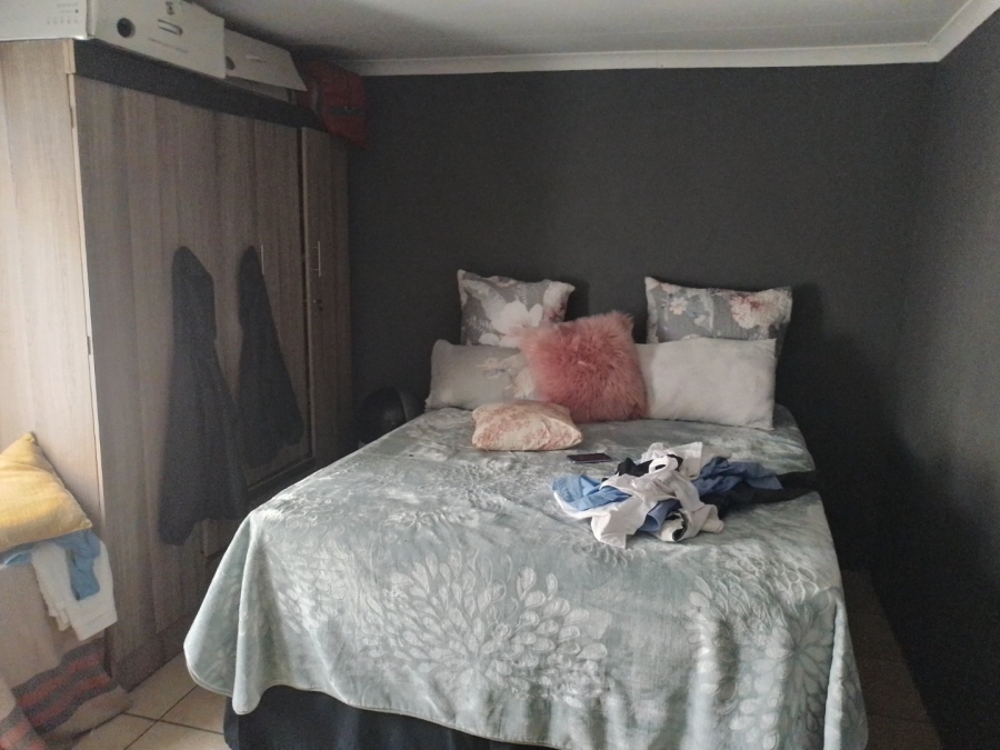 8 Bedroom Property for Sale in Finsbury Gauteng