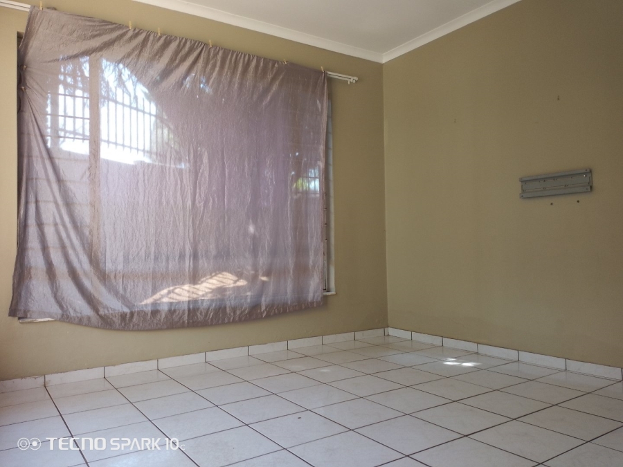 To Let  Bedroom Property for Rent in Rooihuiskraal North Gauteng