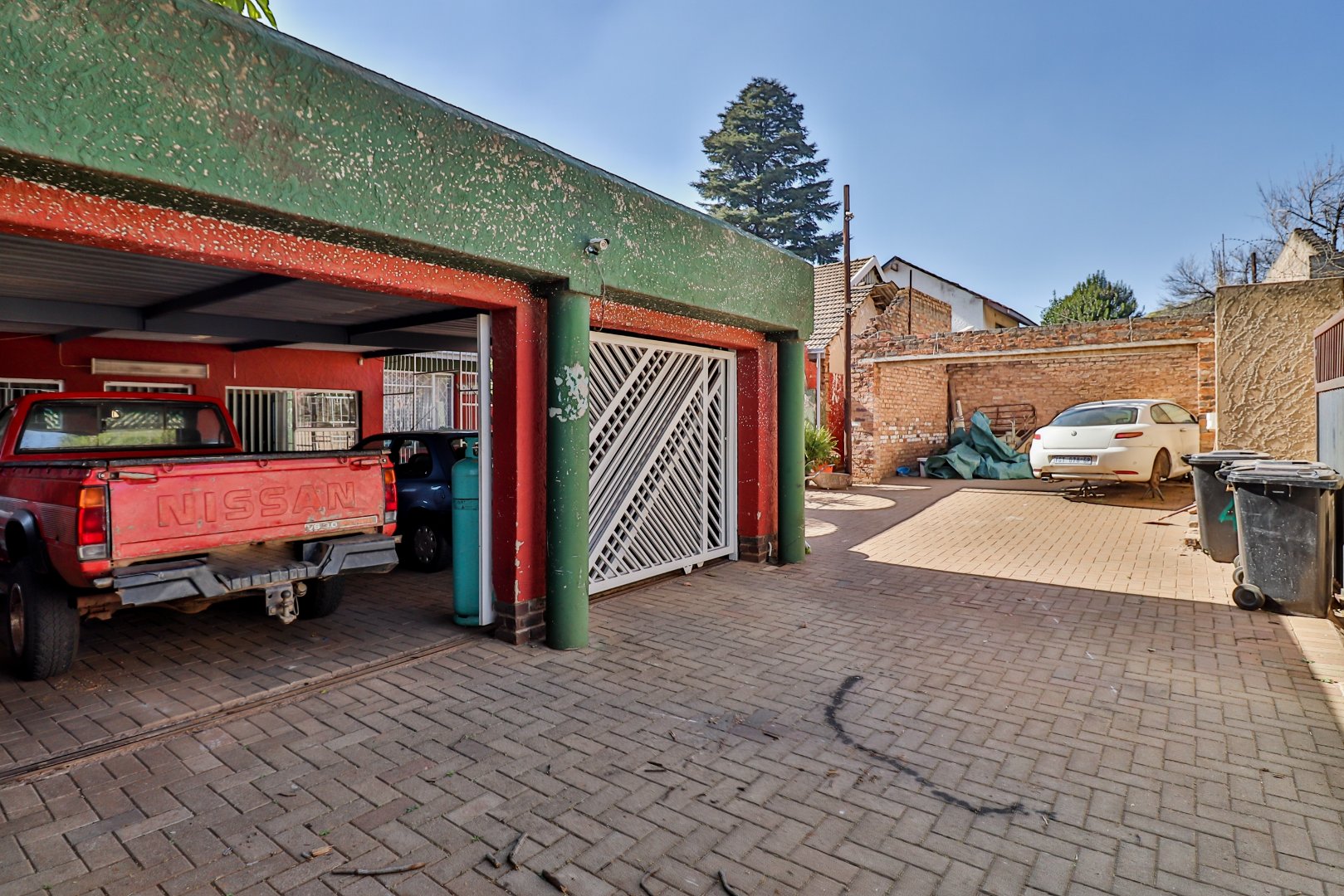 8 Bedroom Property for Sale in Rhodesfield Gauteng