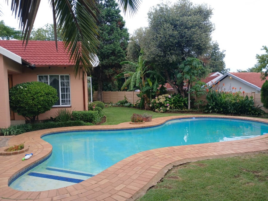 5 Bedroom Property for Sale in Bloubosrand Gauteng