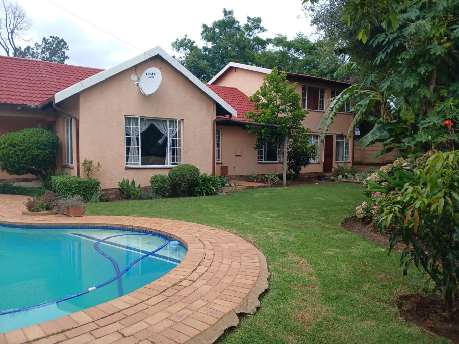 5 Bedroom Property for Sale in Bloubosrand Gauteng