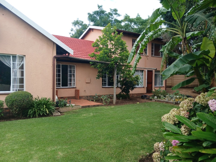 5 Bedroom Property for Sale in Bloubosrand Gauteng