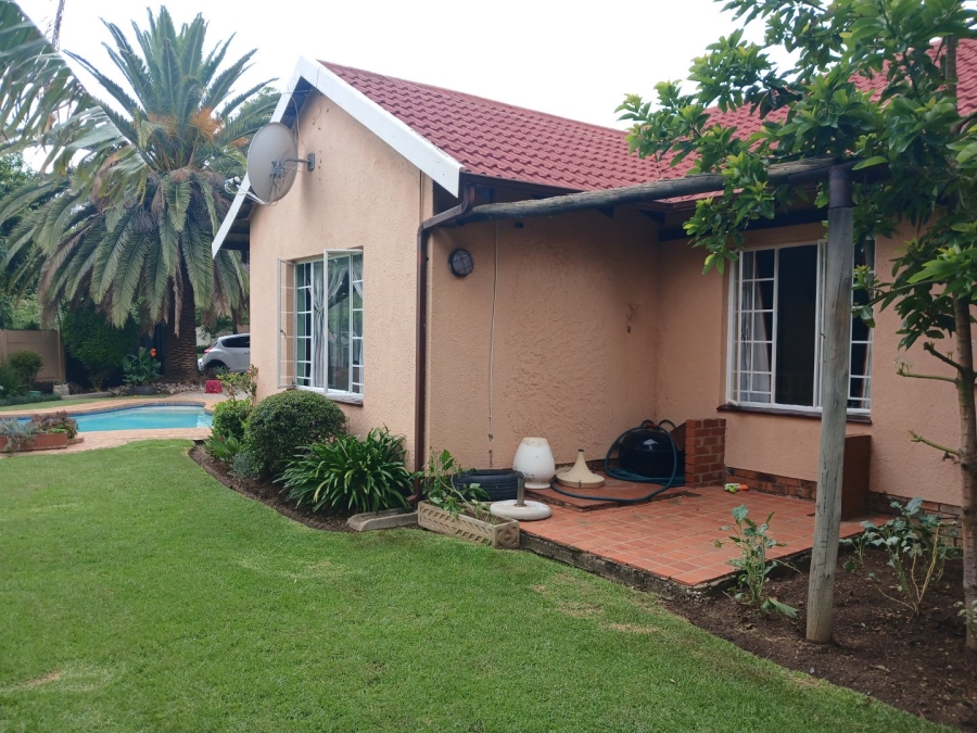 5 Bedroom Property for Sale in Bloubosrand Gauteng